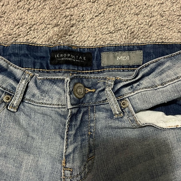 Light wash Aeropostale midi shorts - Picture 3 of 7